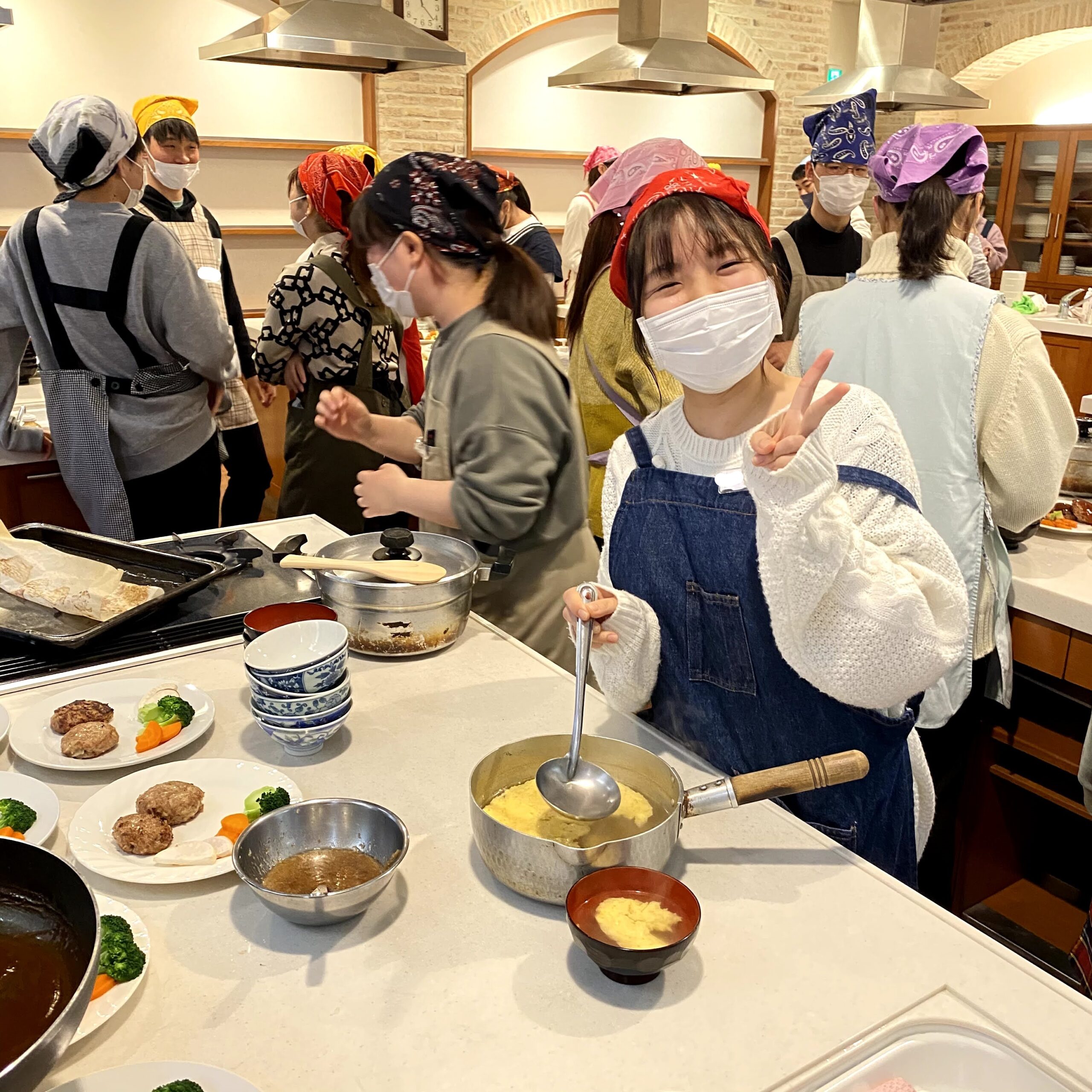 介護福祉学科1年生の授業風景をご紹介 Blog News 学校法人榎本学園